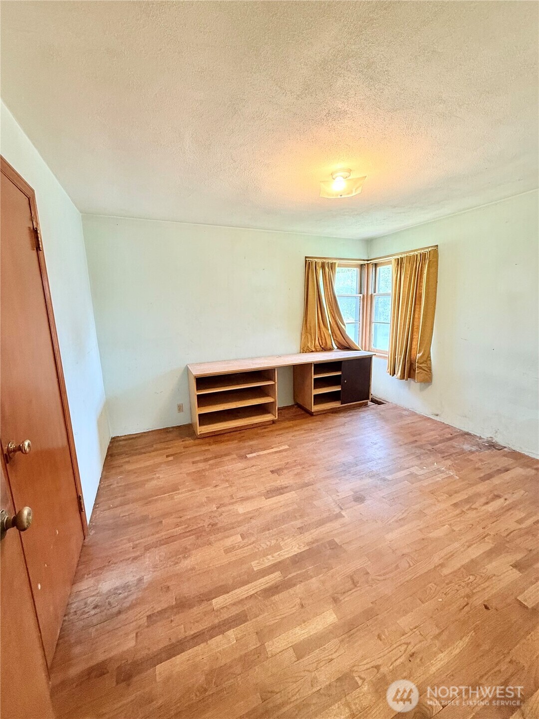 2276 Burton Avenue Property Photo 25