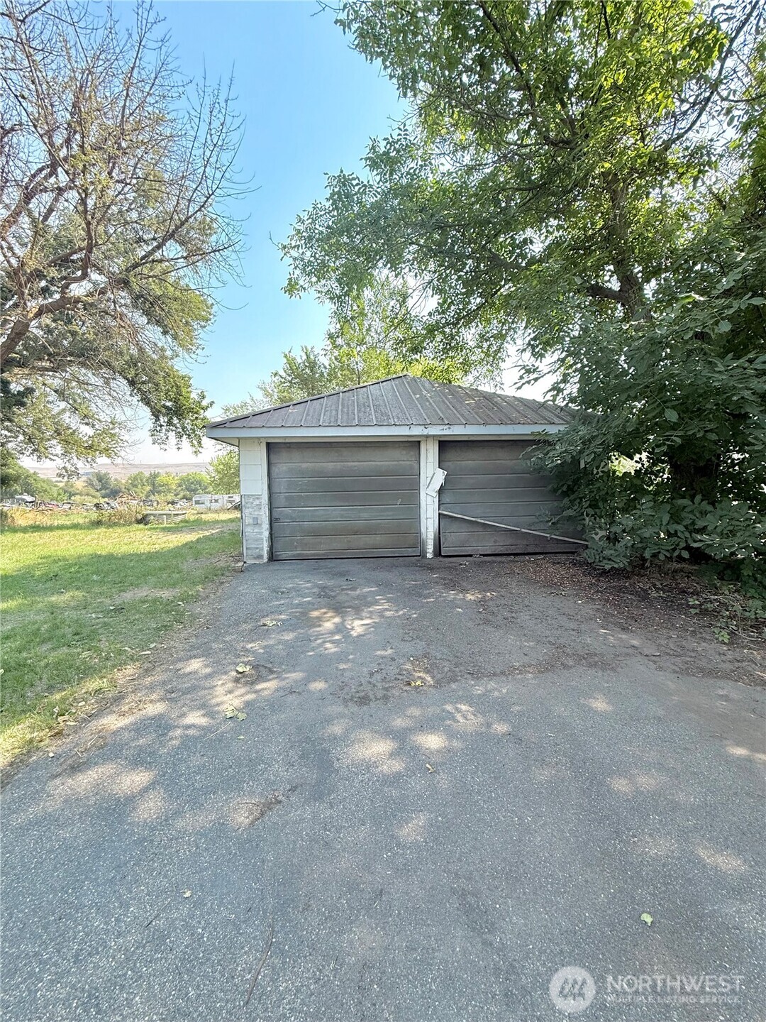 2276 Burton Avenue Property Photo 29