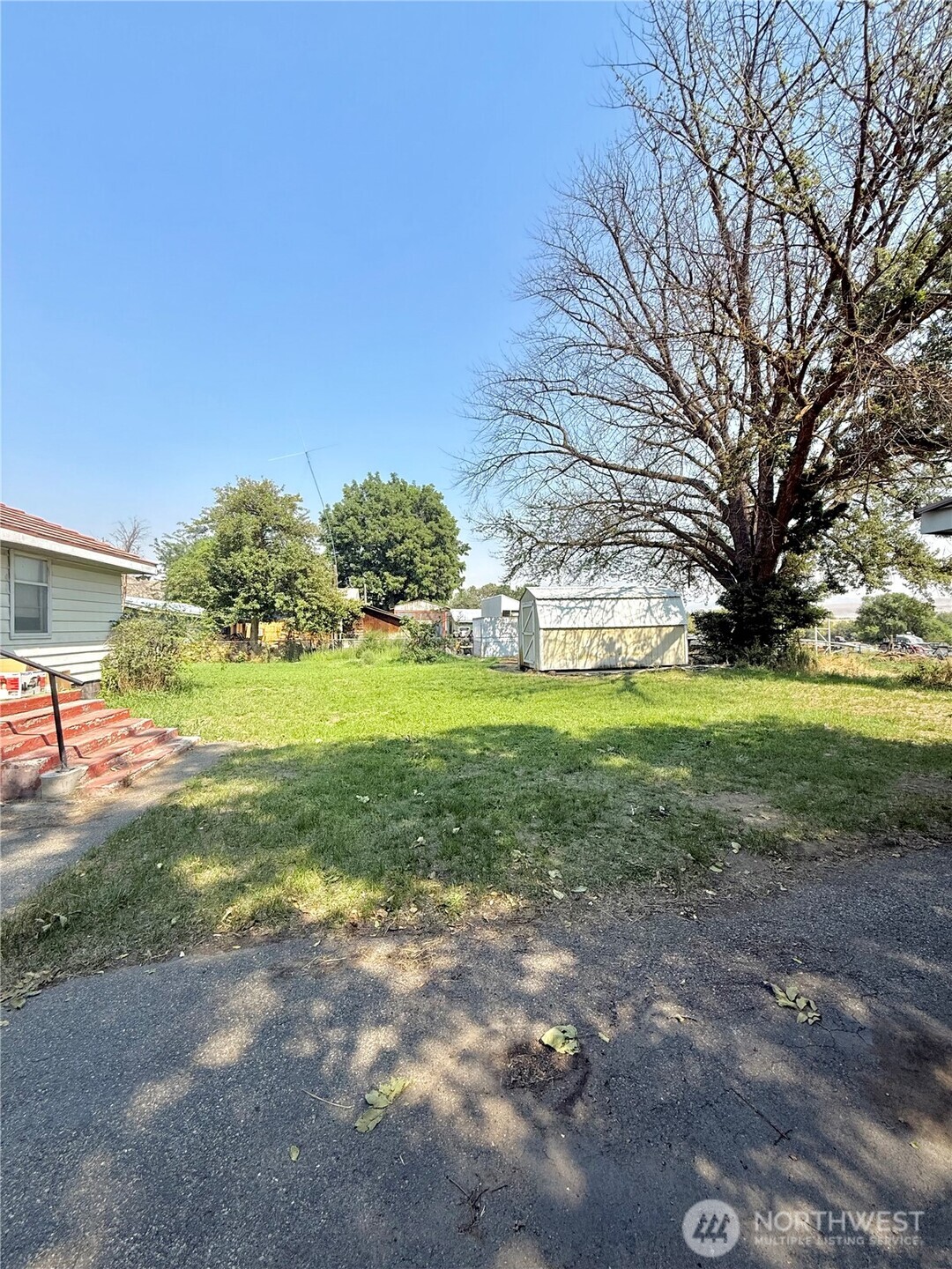 2276 Burton Avenue Property Photo 30