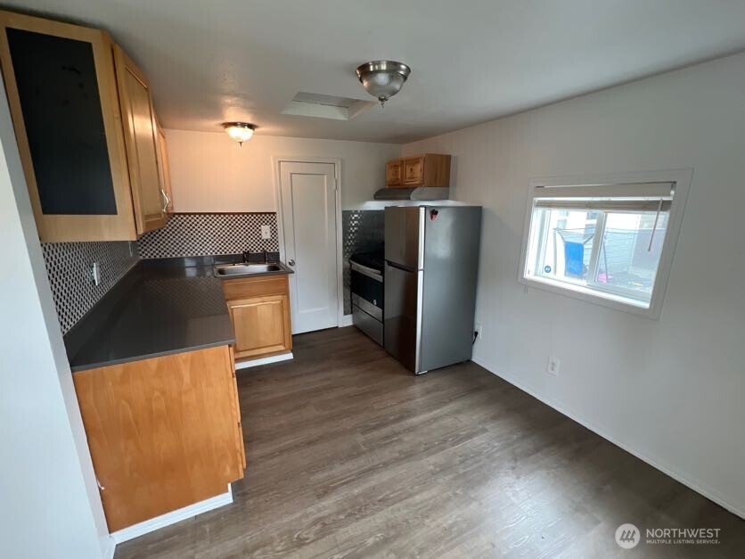 913 Charlotte Avenue Property Photo 8