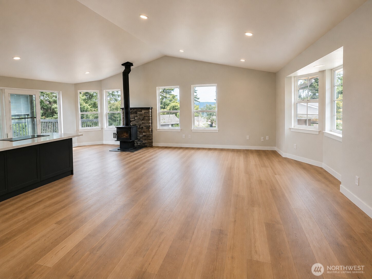 939 James Way Property Photo 7
