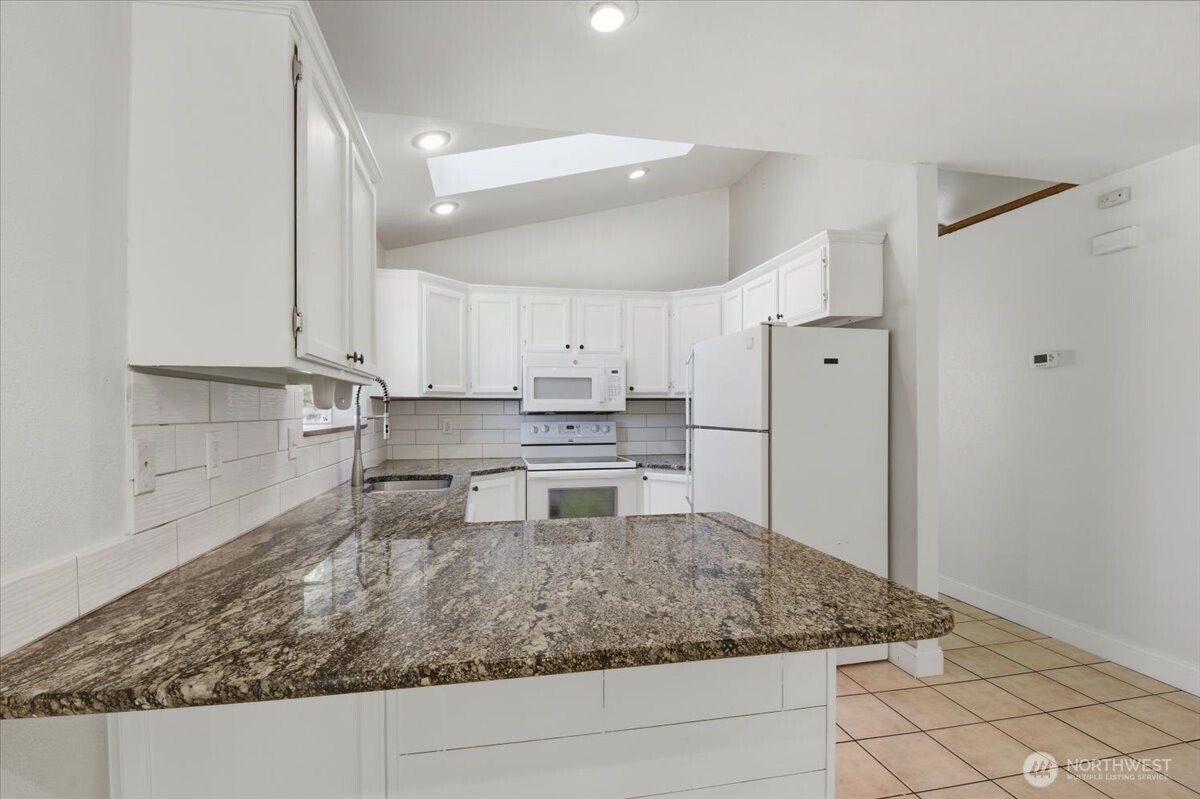 14016 Se 156th Court Property Photo 9