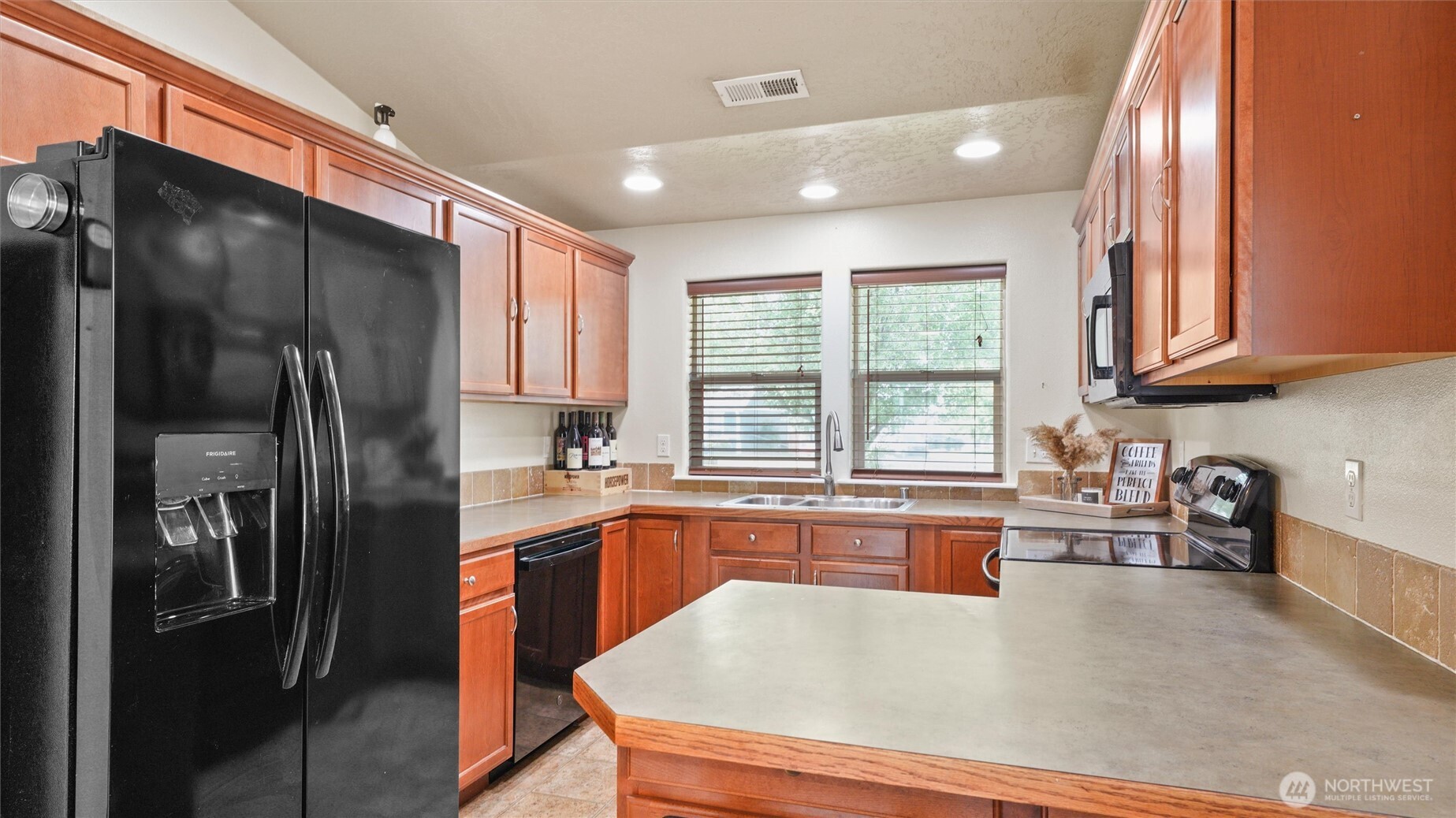 931 Highland Rd. Property Photo 10
