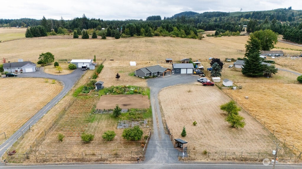 193 Schoolhouse Road Property Photo 4