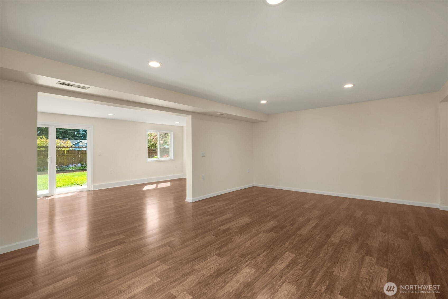 16204 Main Street Property Photo 3