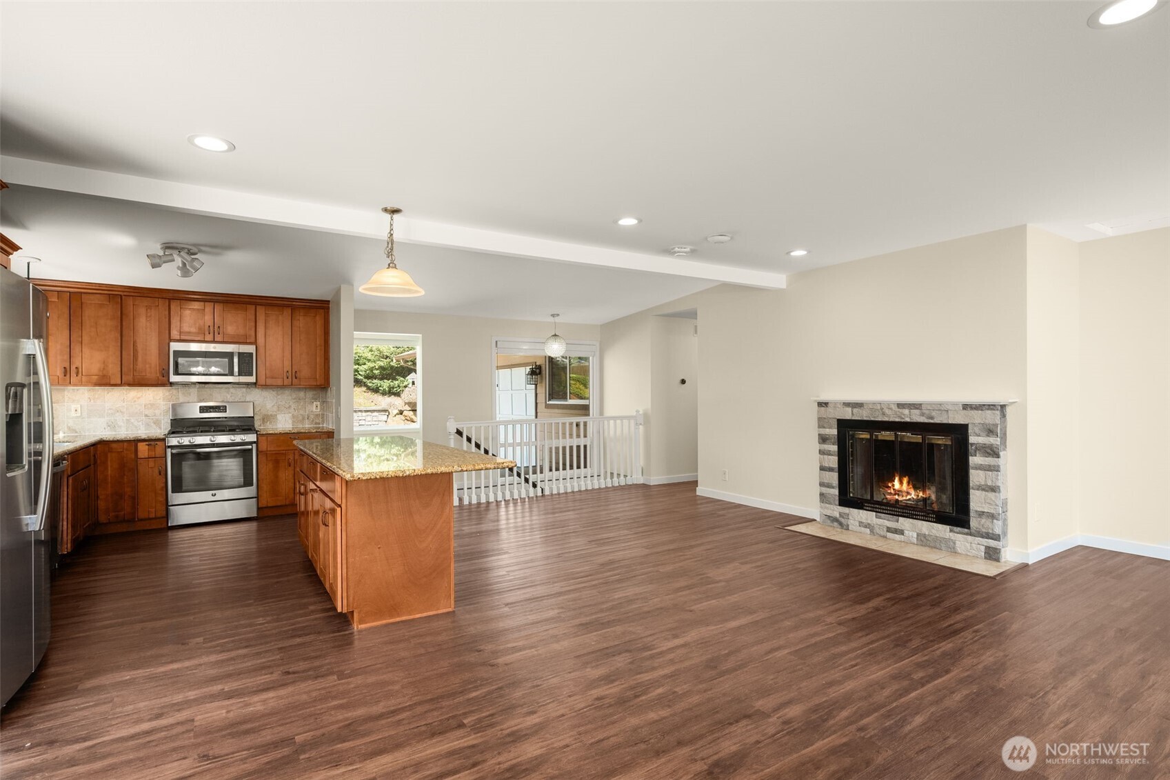 16204 Main Street Property Photo 6