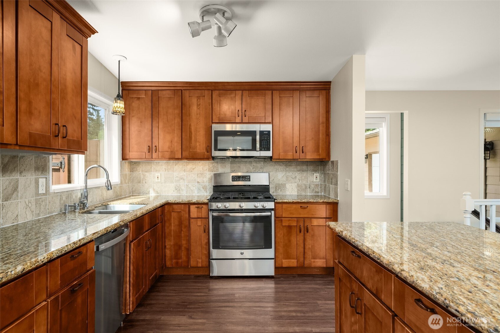 16204 Main Street Property Photo 9