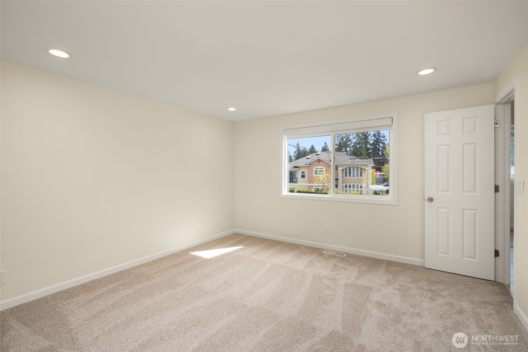 16204 Main Street Property Photo 14