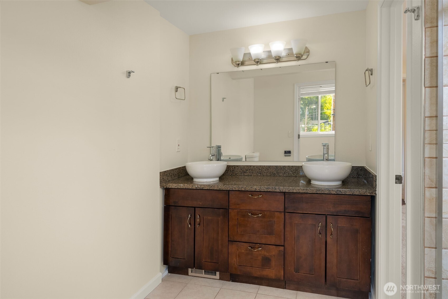 16204 Main Street Property Photo 15