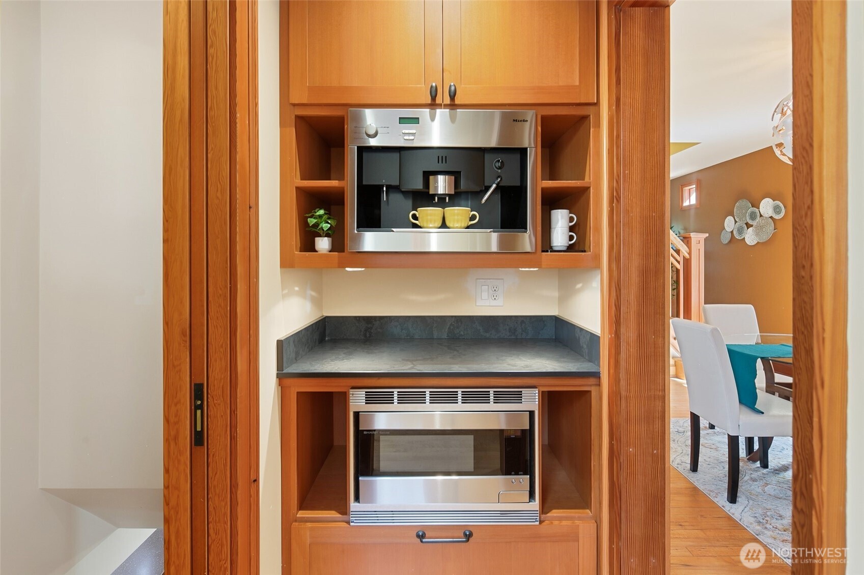 2217 Federal Avenue Property Photo 14