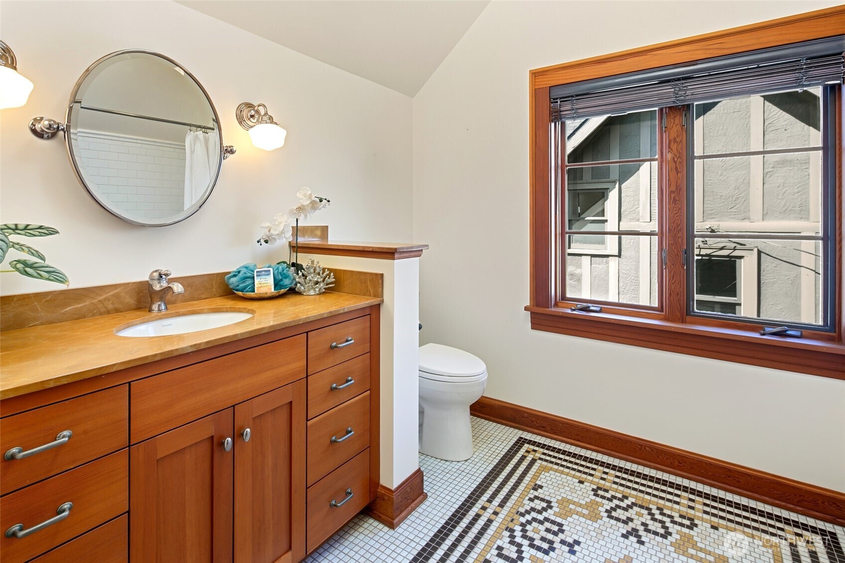 2217 Federal Avenue Property Photo 23