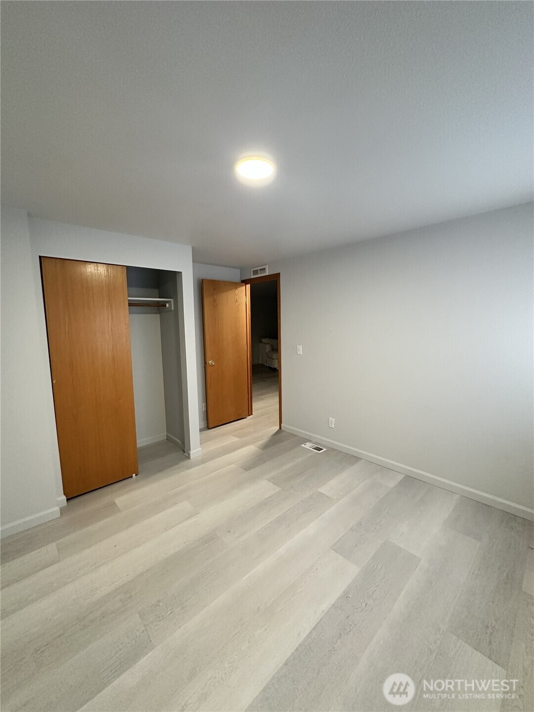 330 W 5th Street Property Photo 16