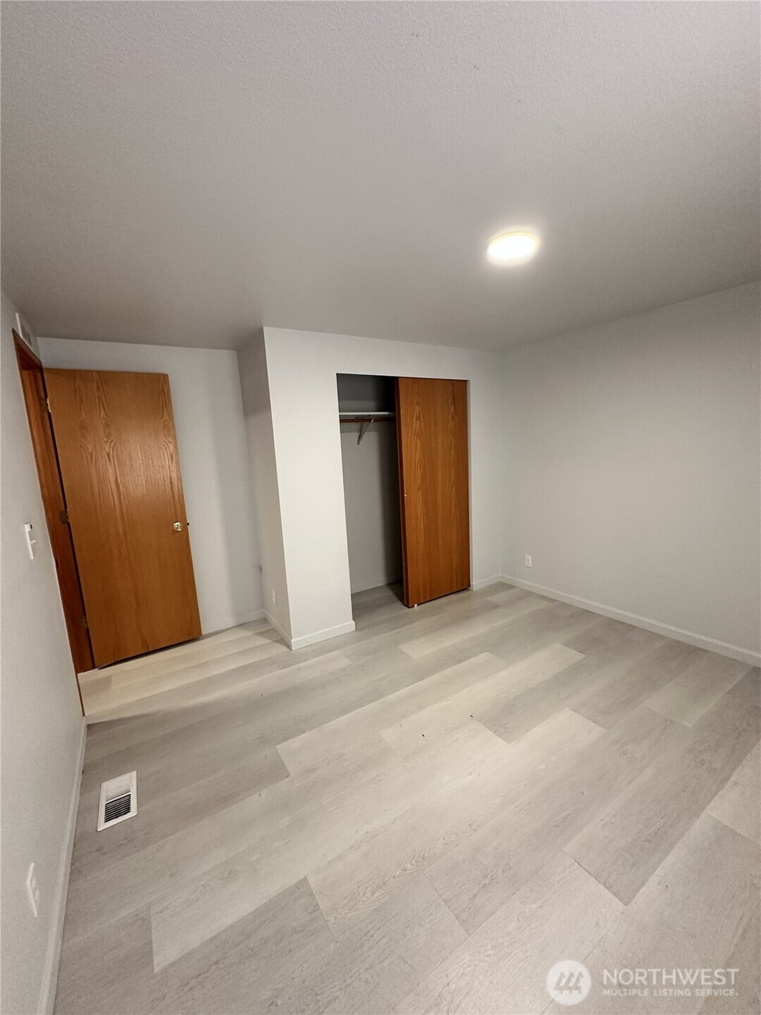 330 W 5th Street Property Photo 18