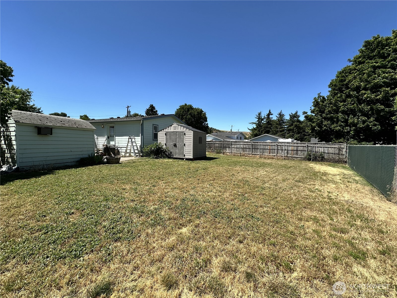 330 W 5th Street Property Photo 29