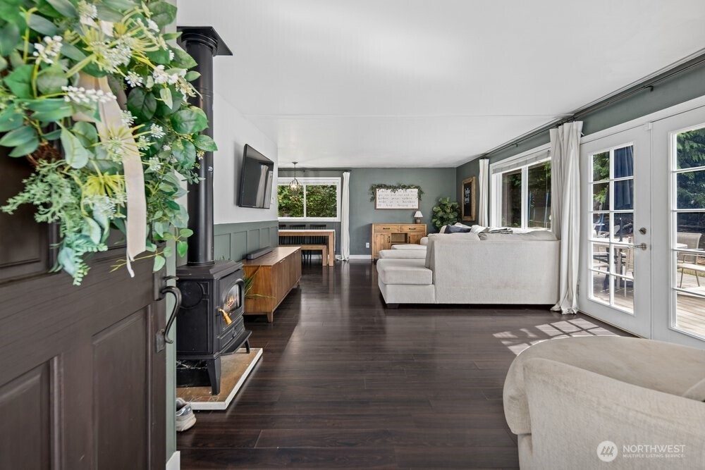 15811 32nd Drive Property Photo 3