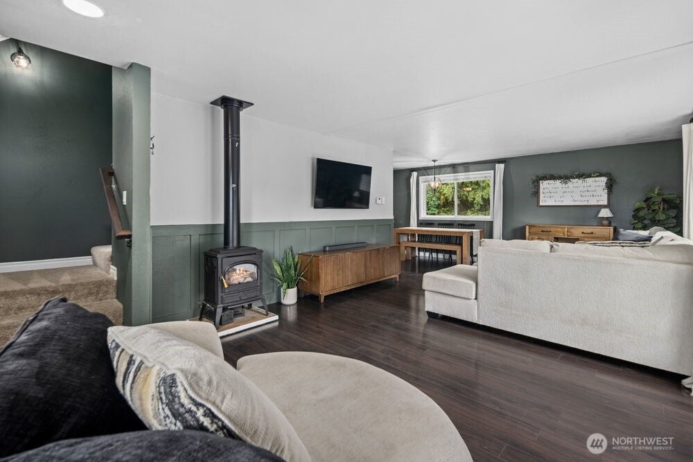 15811 32nd Drive Property Photo 4