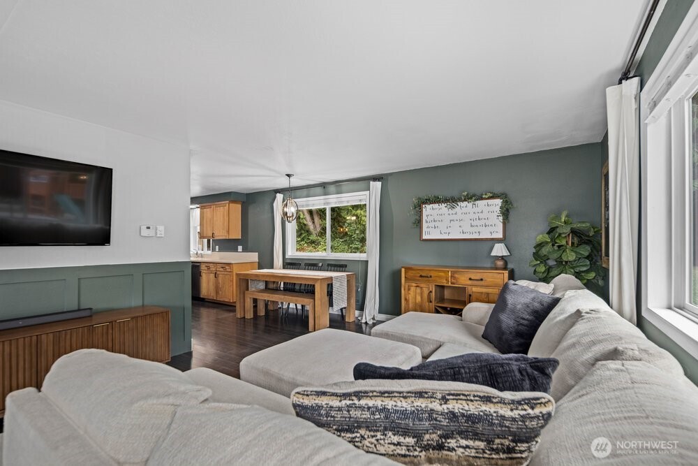 15811 32nd Drive Property Photo 5