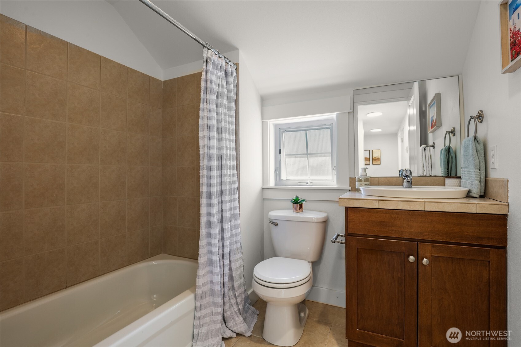 8846 Midvale Avenue B Property Photo 14