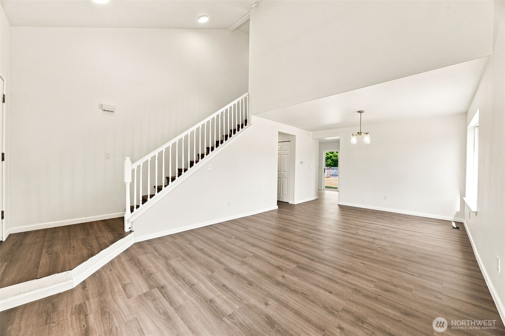 6521 26th St Ne Property Photo 5