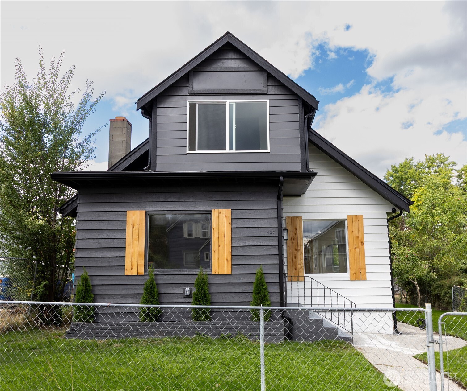 1437 E 30th Street Property Photo 2