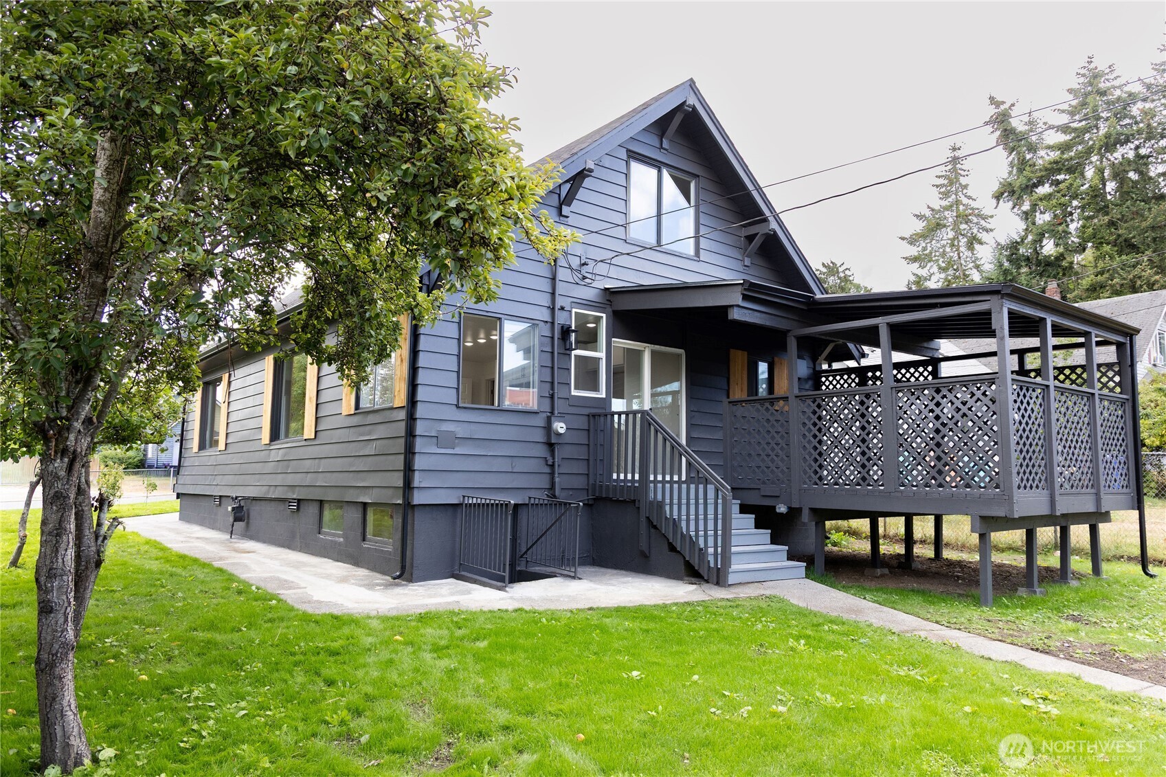 1437 E 30th Street Property Photo 3