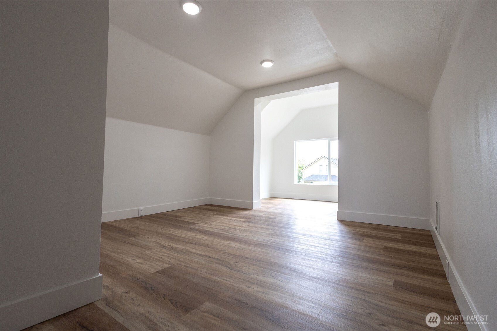 1437 E 30th Street Property Photo 16