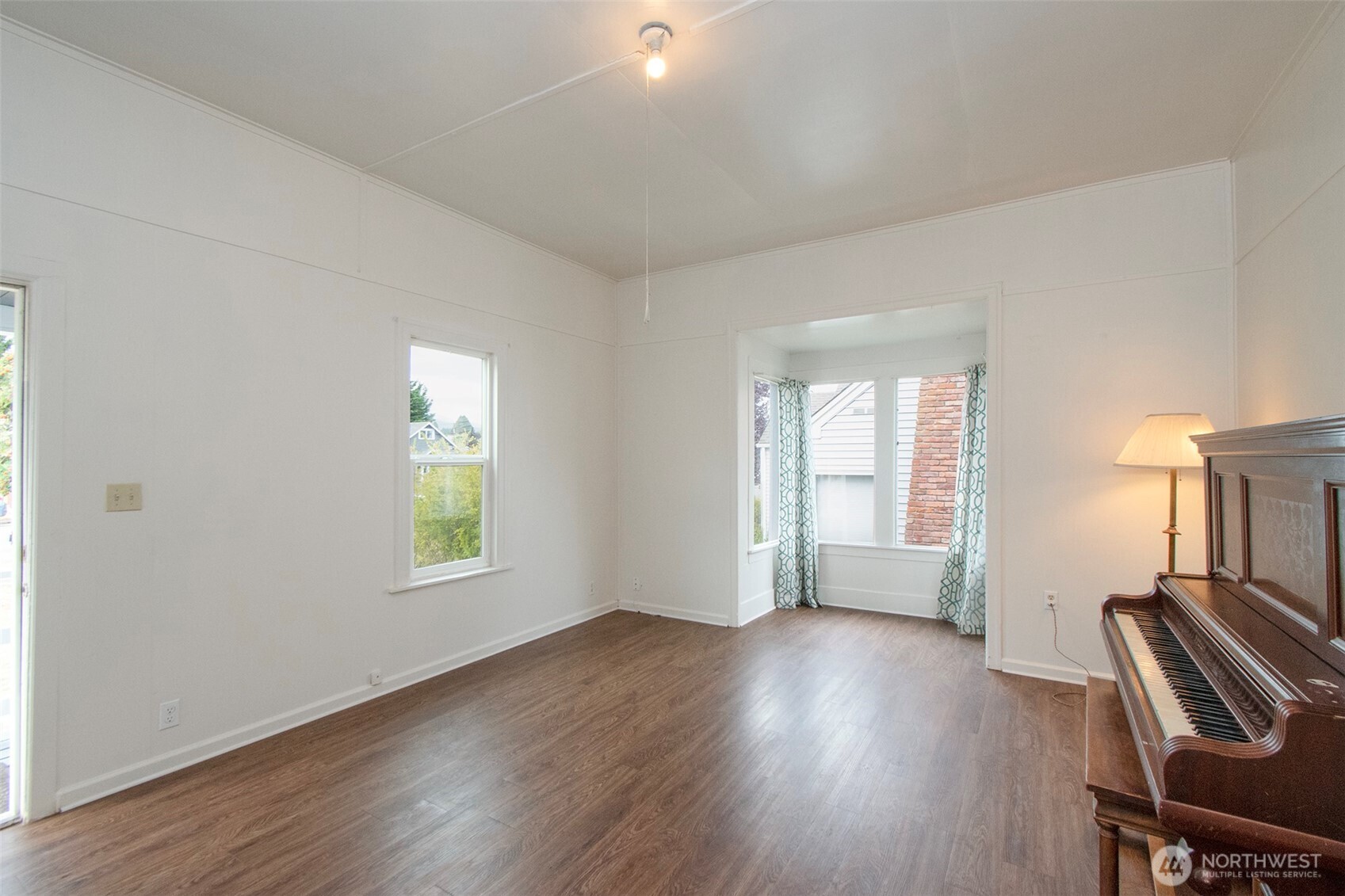 421 E 6th Street Property Photo 6