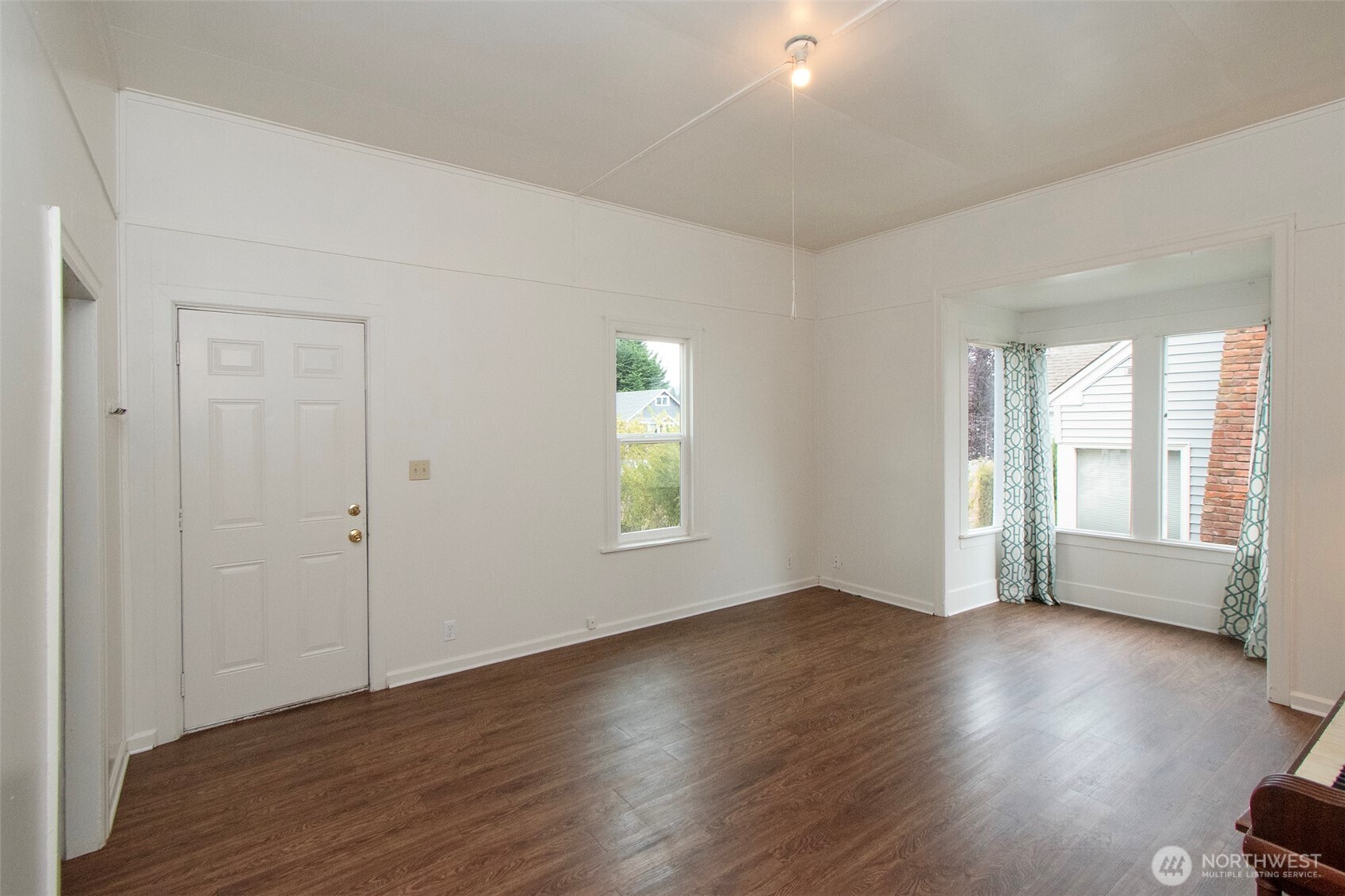 421 E 6th Street Property Photo 7