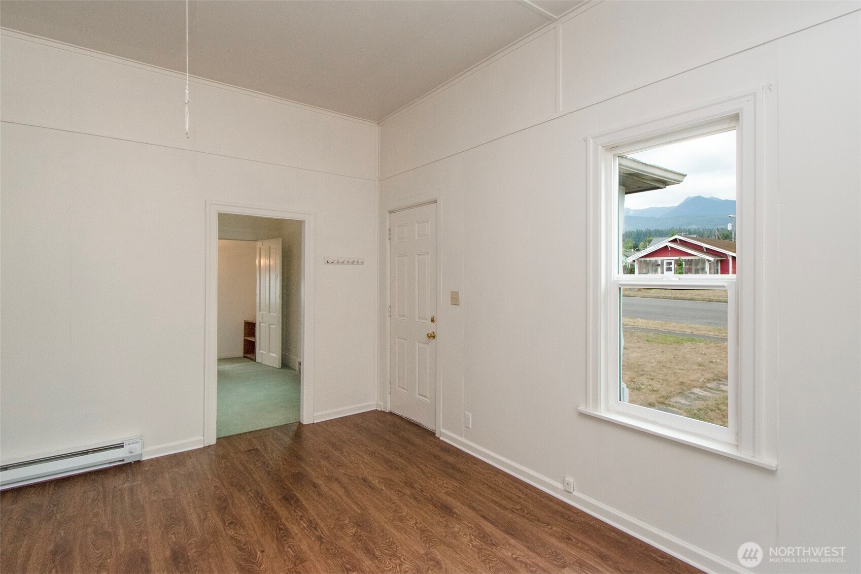 421 E 6th Street Property Photo 8