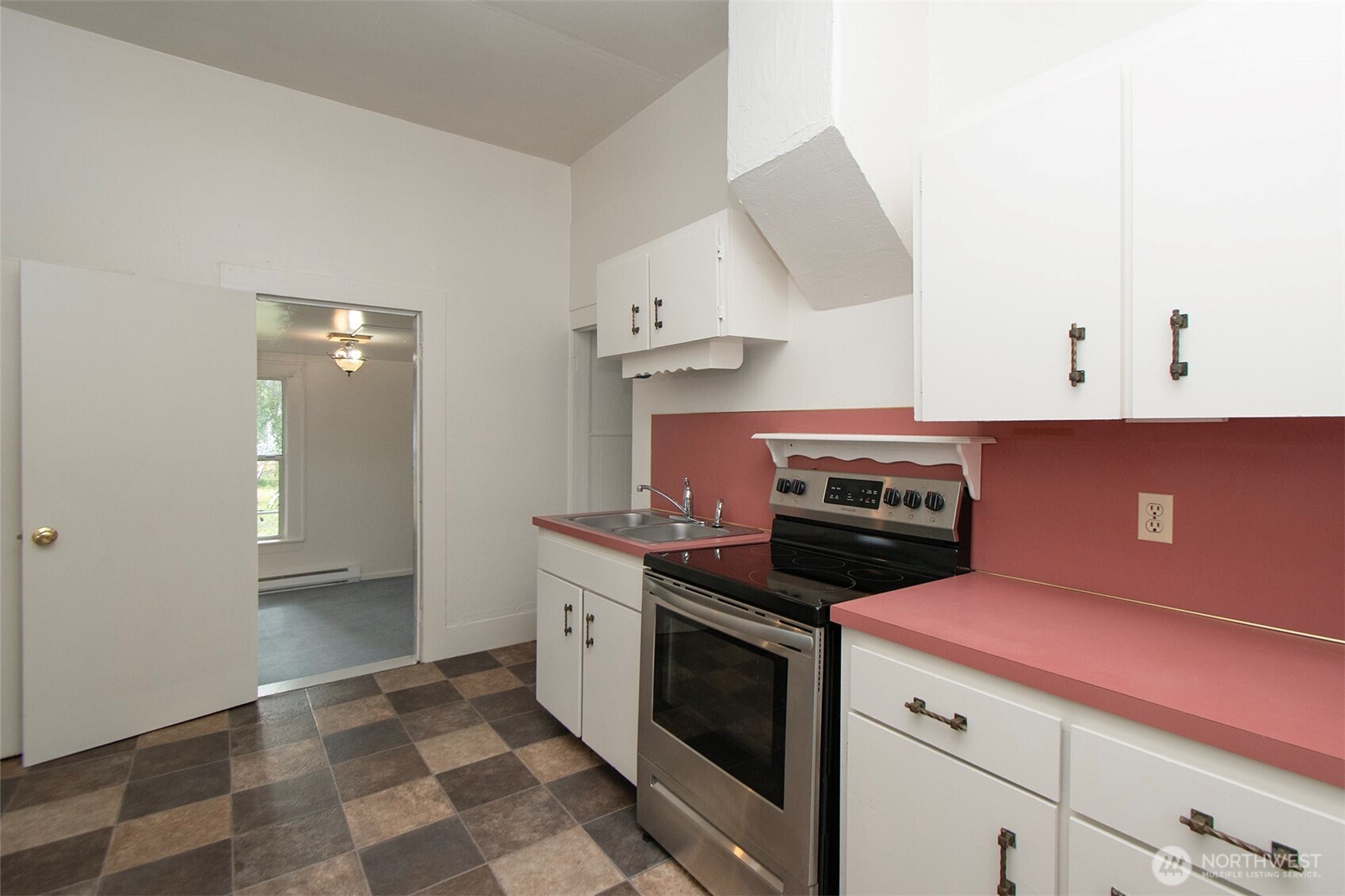 421 E 6th Street Property Photo 15