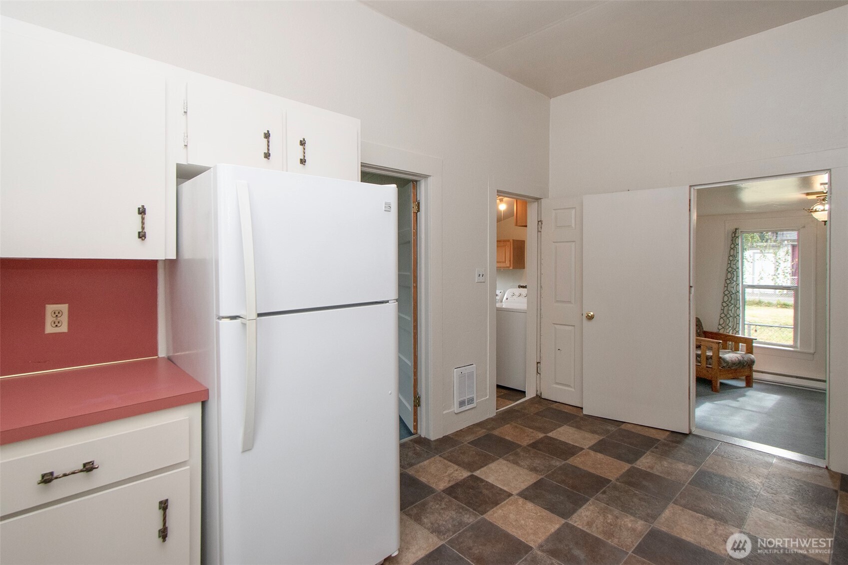 421 E 6th Street Property Photo 16
