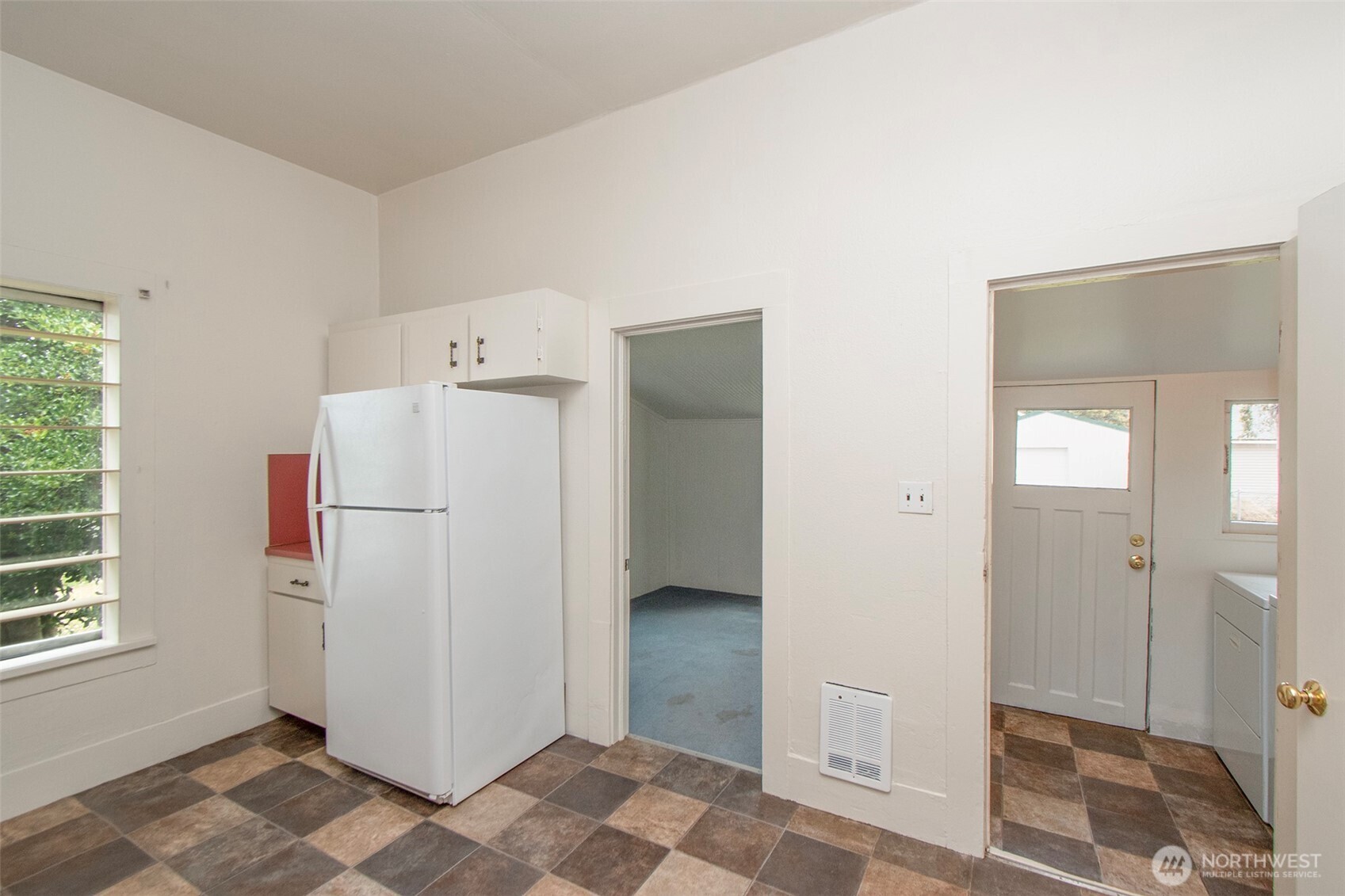 421 E 6th Street Property Photo 17