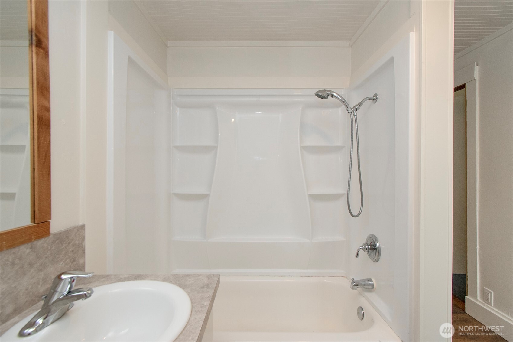 421 E 6th Street Property Photo 25