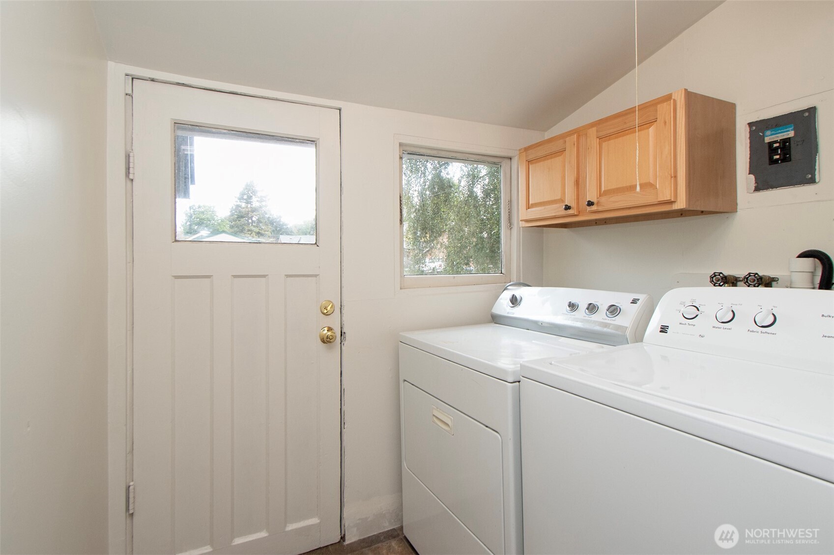 421 E 6th Street Property Photo 33