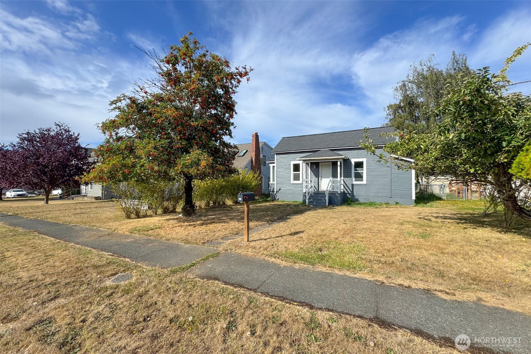 421 E 6th Street Property Photo 39