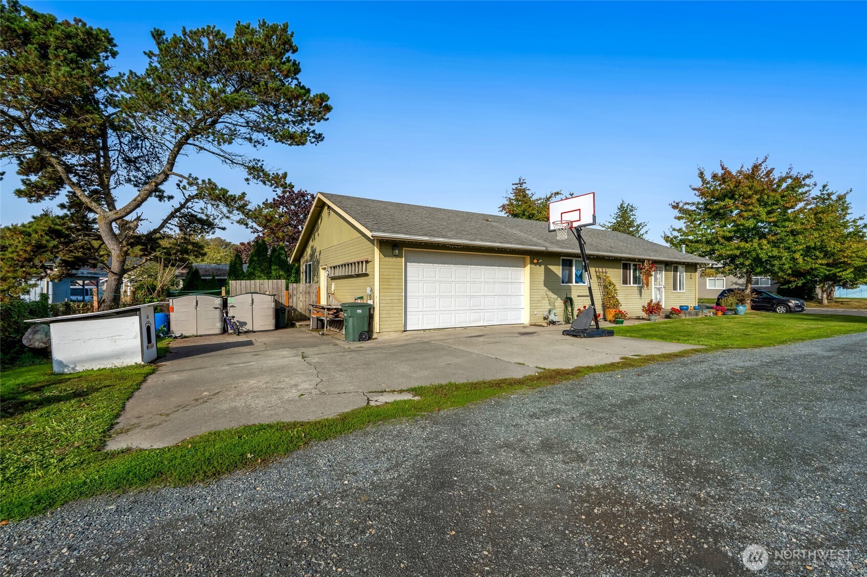 319 6th Street Property Photo 2