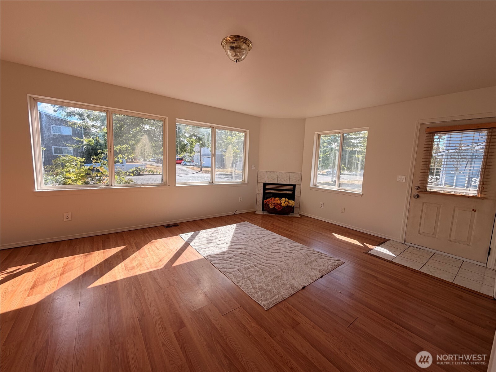 319 6th Street Property Photo 4
