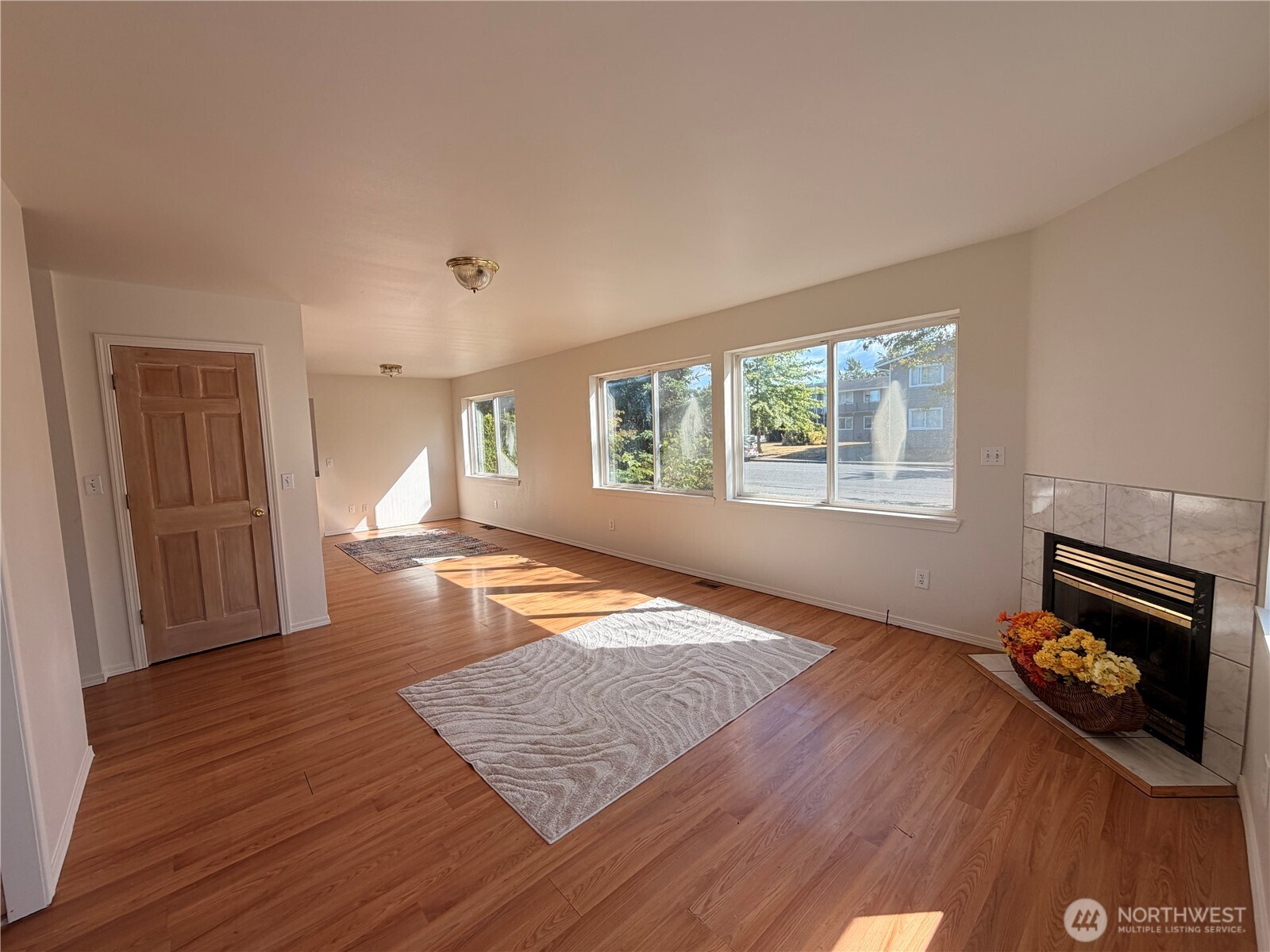 319 6th Street Property Photo 5