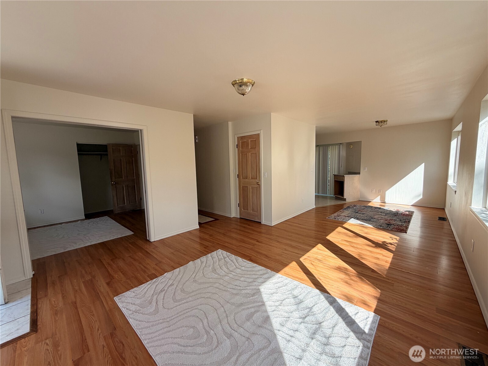 319 6th Street Property Photo 6