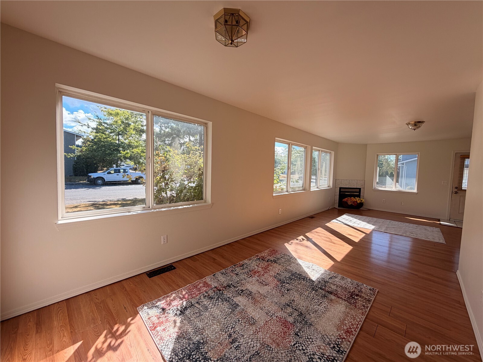 319 6th Street Property Photo 7