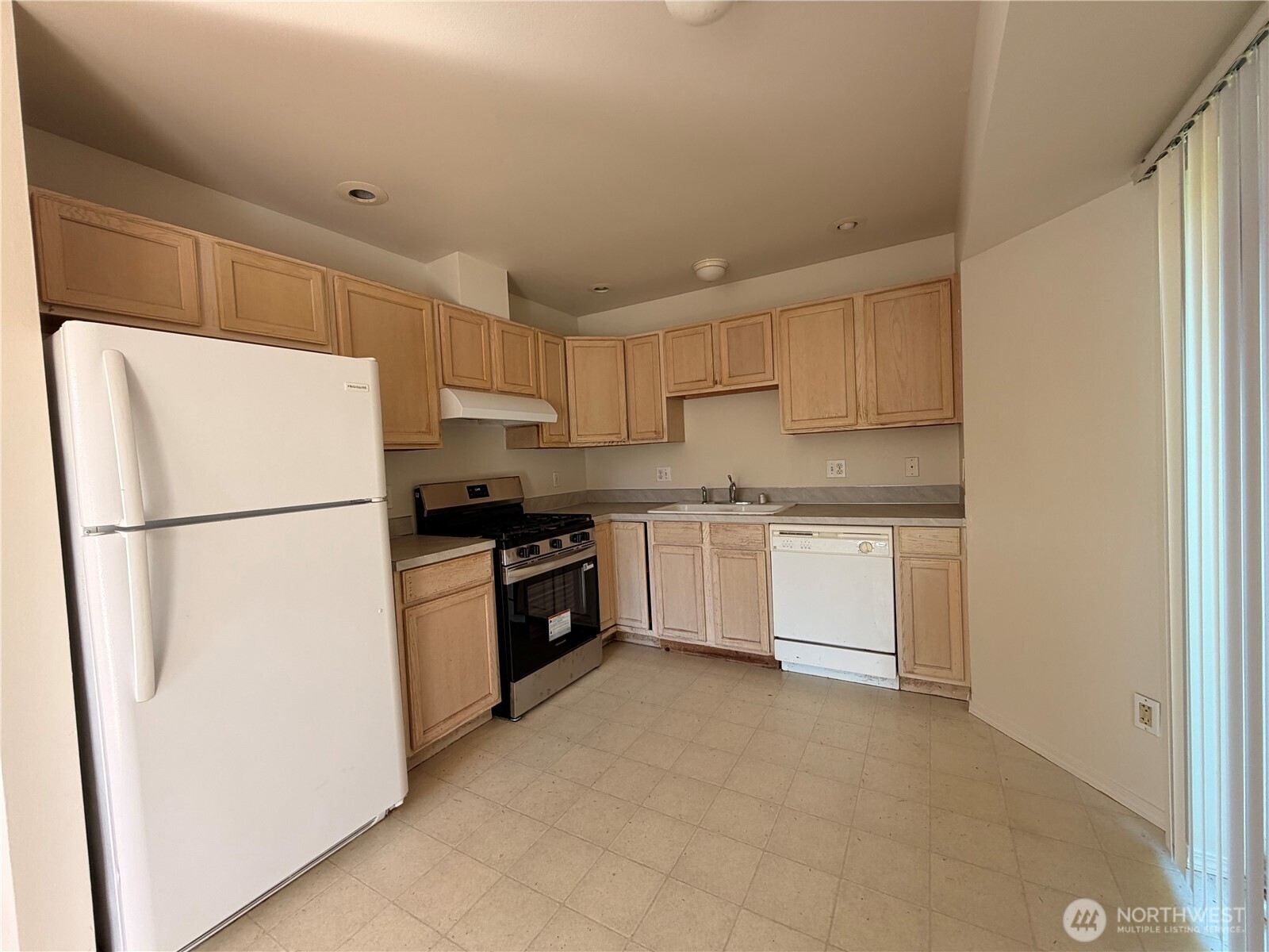 319 6th Street Property Photo 9