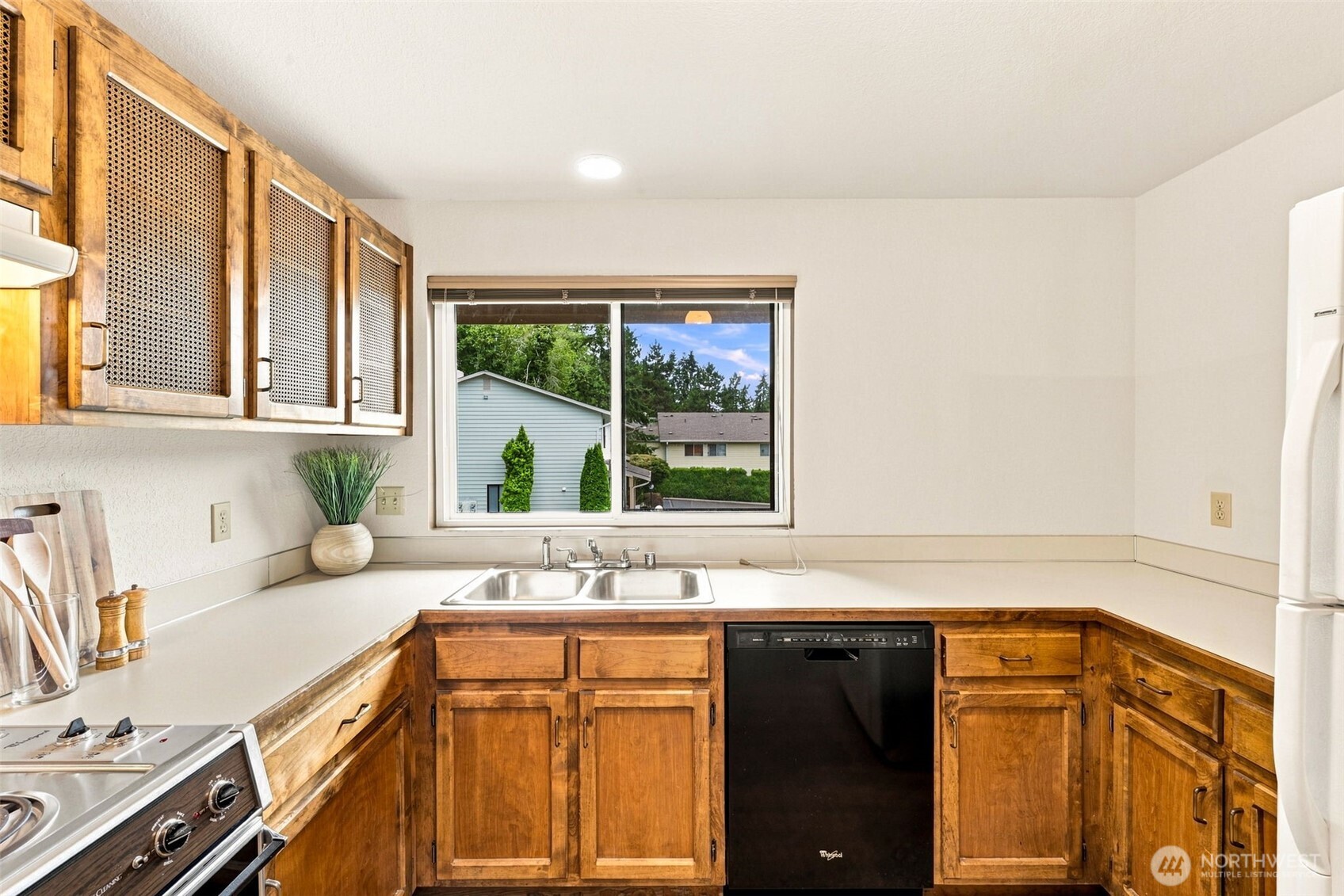 22906 Edmonds Way 7 Property Photo 14