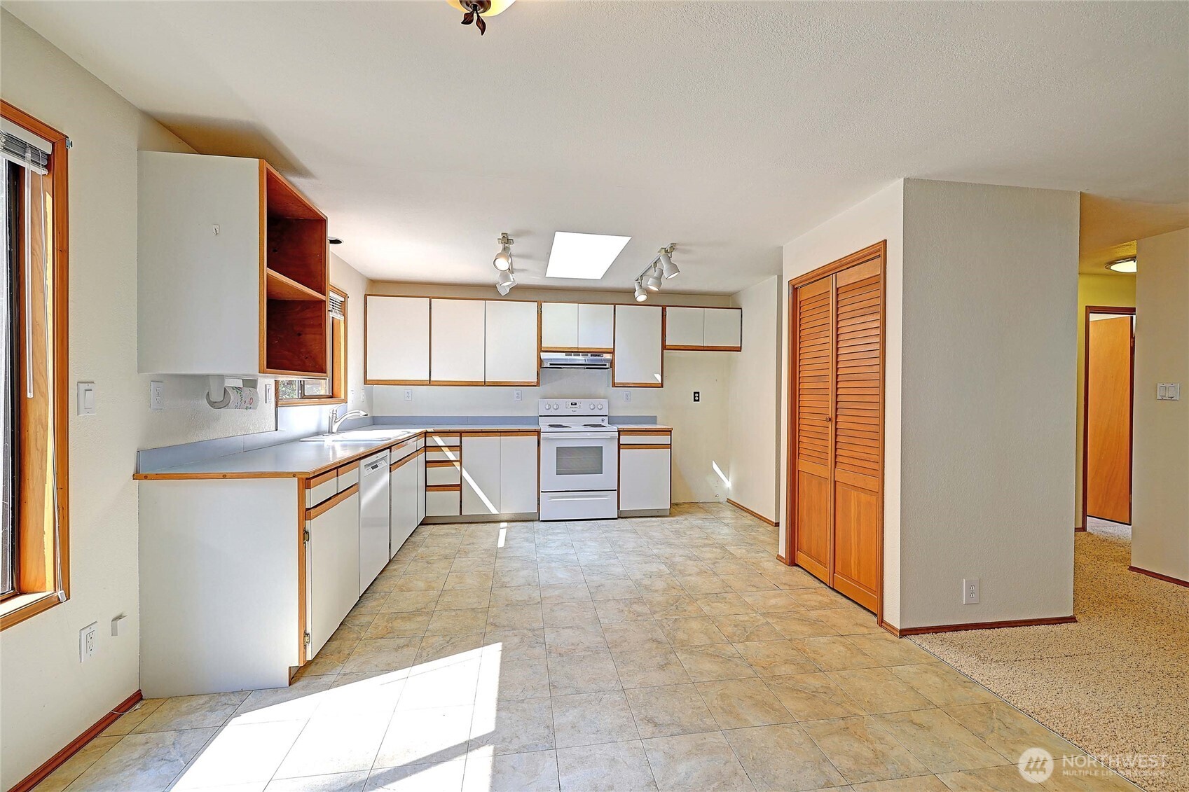 1054 Michael Way Property Photo 15