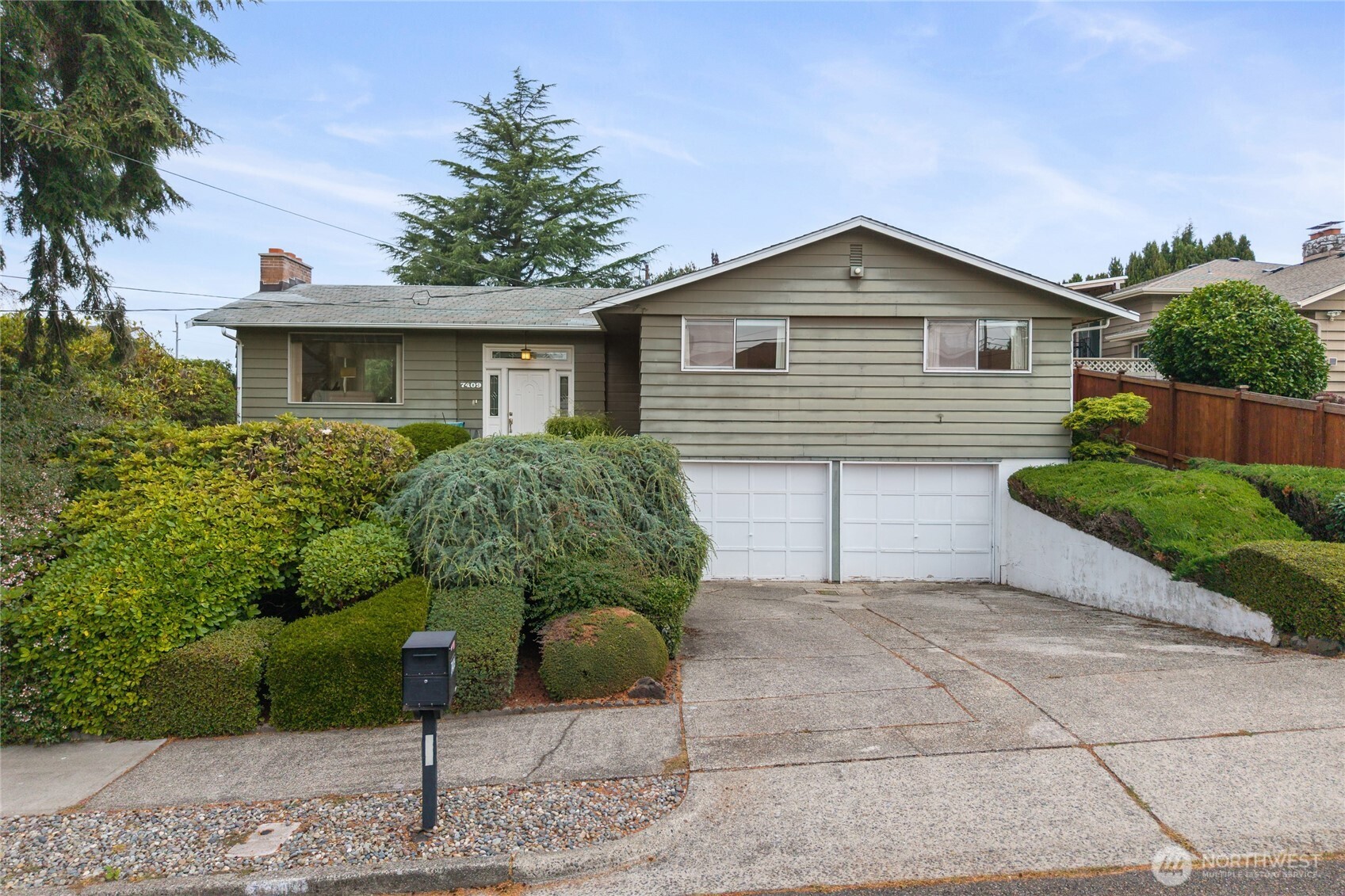 7409 S 15th Street Property Photo 1