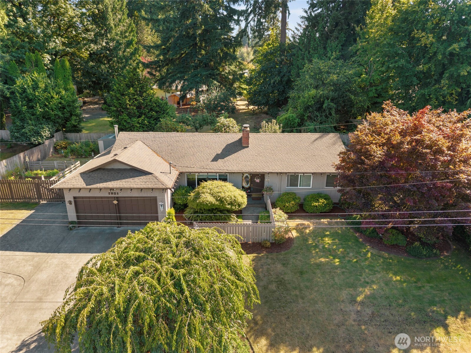 1921 Parkwood Drive Property Photo 3