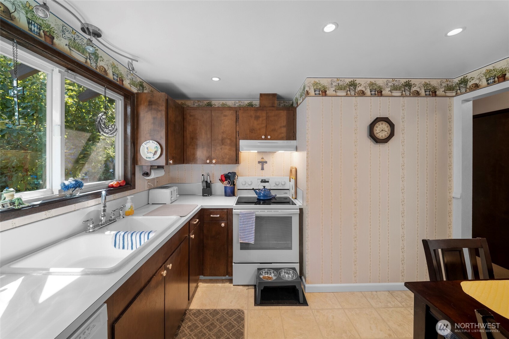 1921 Parkwood Drive Property Photo 12