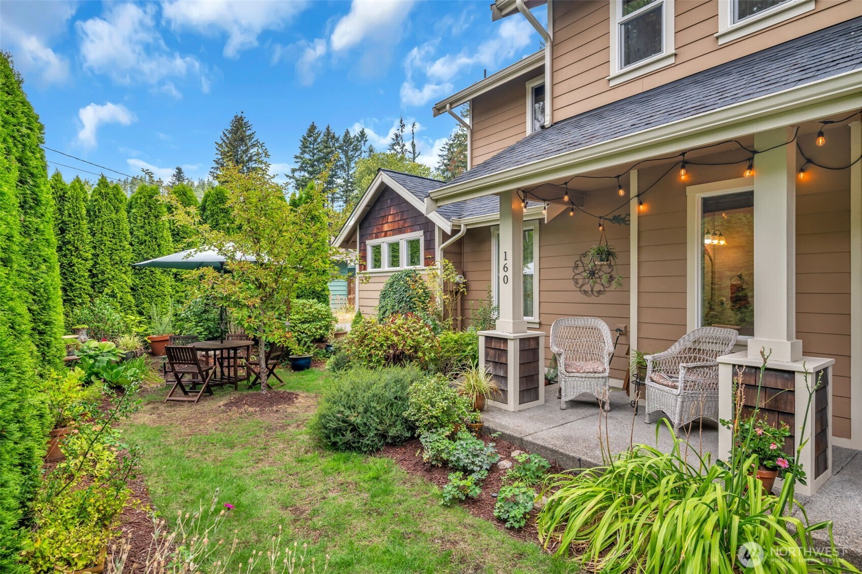 160 6th Avenue Property Photo 1
