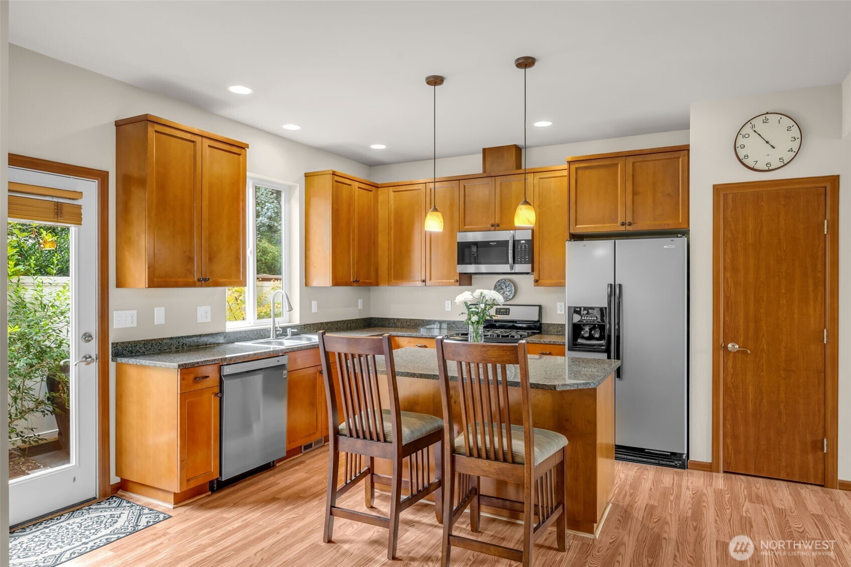 160 6th Avenue Property Photo 5