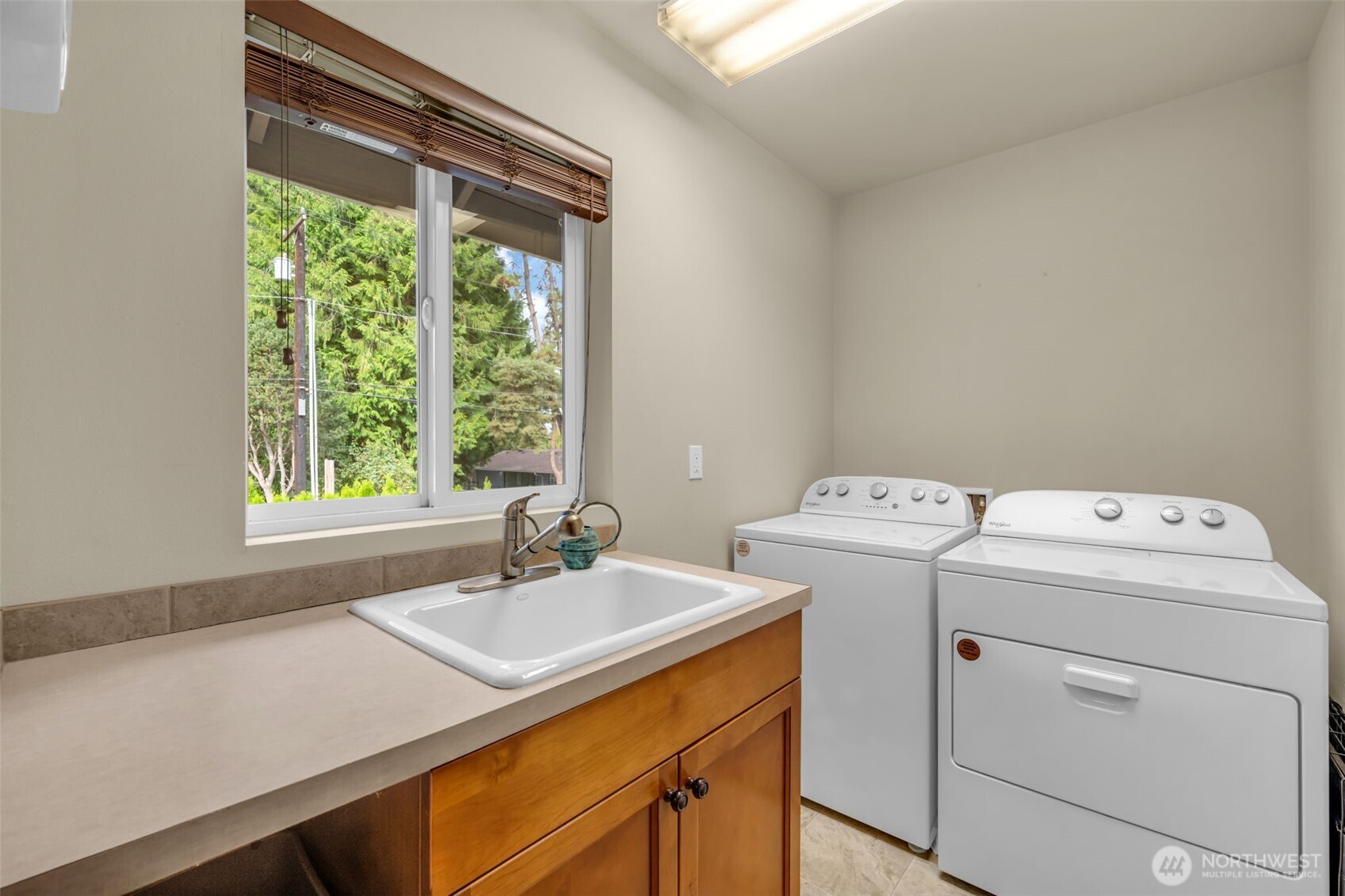 160 6th Avenue Property Photo 27