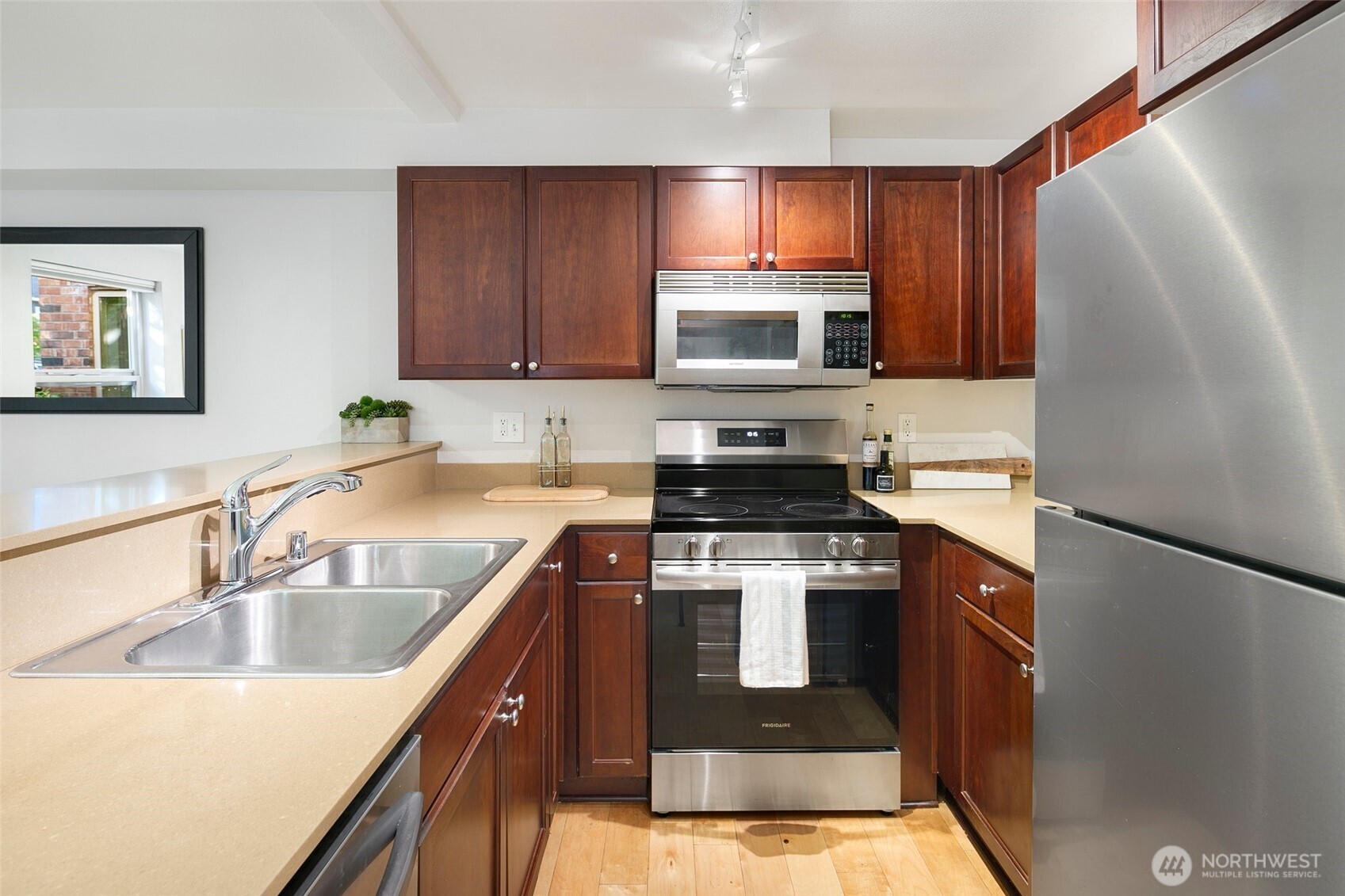 566 Prospect Street 103 Property Photo 4